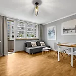 Modzelewskiego Spacious By Bookinghost *