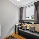 Apartment Modzelewskiego Spacious By Bookinghost *
