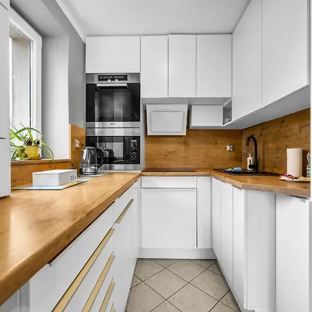 Modzelewskiego Spacious By Bookinghost Varsóvia