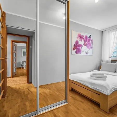 公寓 Modzelewskiego Spacious By Bookinghost 华沙