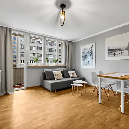 Modzelewskiego Spacious By Bookinghost *