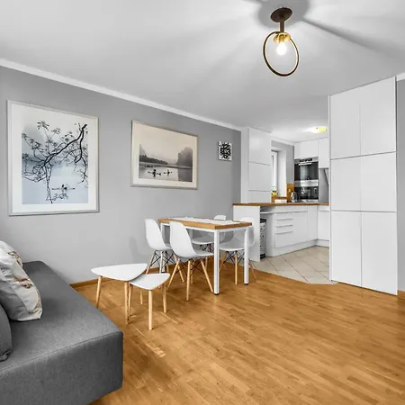 Modzelewskiego Spacious By Bookinghost Apartamento