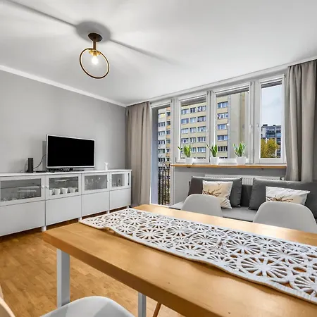 Modzelewskiego Spacious By Bookinghost