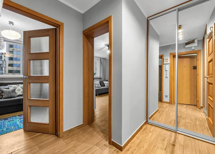 Modzelewskiego Spacious By Bookinghost Lejlighed