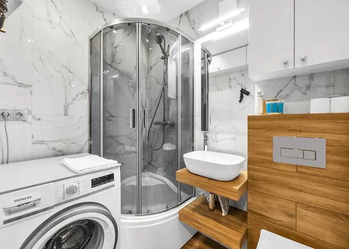 Modzelewskiego Spacious By Bookinghost