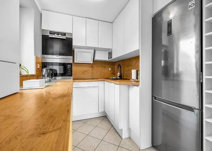 Modzelewskiego Spacious By Bookinghost Lejlighed *