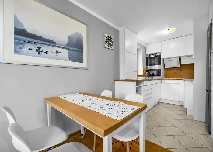 Modzelewskiego Spacious By Bookinghost *