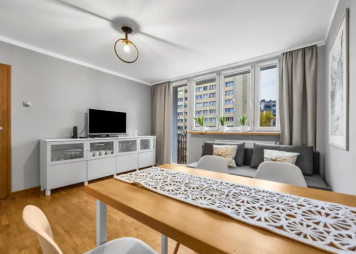 Modzelewskiego Spacious By Bookinghost