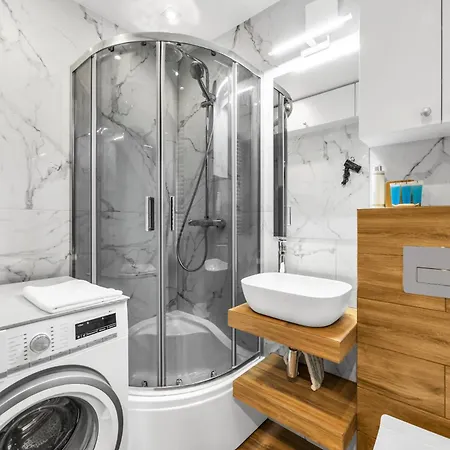 Modzelewskiego Spacious By Bookinghost