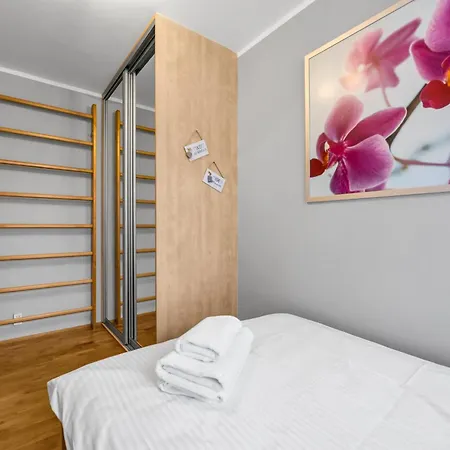 Modzelewskiego Spacious By Bookinghost * Warschau