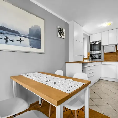 Modzelewskiego Spacious By Bookinghost *